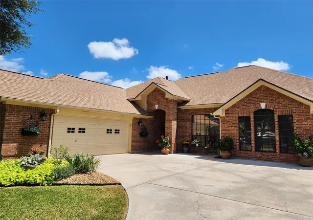 image of 104 Portulaca St, Lake Jackson, TX 77566 | MLS# 78951228