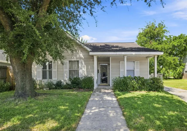 Photo 1 of Single family home for sale at 1715 Brewster St, Houston, TX 77020 | MLS# 7948481 | Listing updated on 2026-08-24
