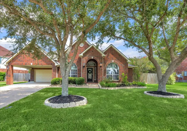 1st image of 716 High Ridge Dr, Friendswood, TX 77546 | MLS# 65775381