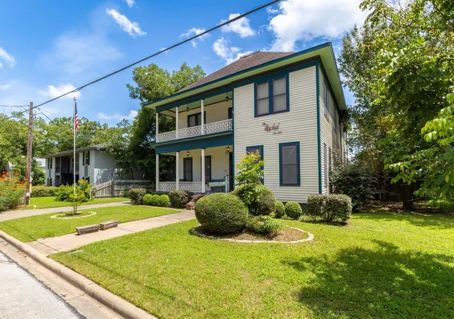 33rd image of 415 Peabody St, Brenham, TX 77833 | MLS# 16457288