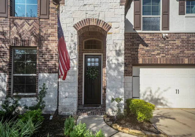 Photo 4 of Single family home for sale at 9011 Gardenia Meadow Ln, Spring, TX 77379 | MLS# 21755798 | Listing updated on 2026-10-01