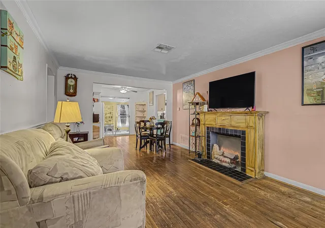 Photo 3 of Single family home for sale at 1012 Joyce St, Houston, TX 77009 | MLS# 22394200 | Listing updated on 2026-08-30