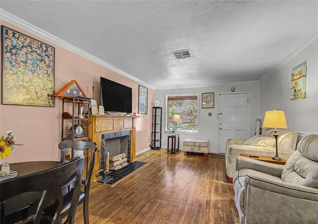 Photo 3 of Single family home for sale at 1012 Joyce St, Houston, TX 77009 | MLS# 22394200 | Listing updated on 2026-08-30