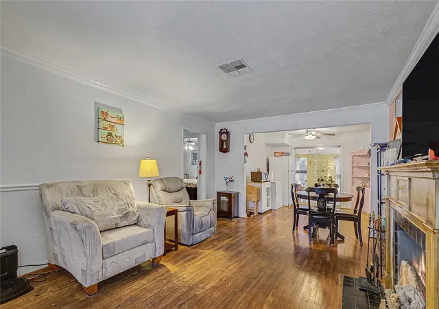 Photo 4 of Single family home for sale at 1012 Joyce St, Houston, TX 77009 | MLS# 22394200 | Listing updated on 2026-08-30