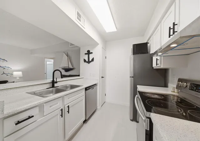 Photo 2 of Condo for sale at 7600 Emmett F Lowry Expy #806, Texas City, TX 77591 | MLS# 78290200 | Listing updated on 2026-08-28