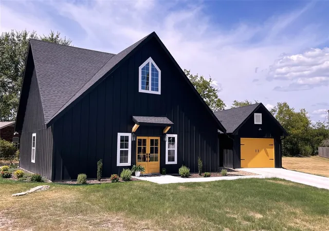 Photo 1 of Single family home for sale at 201 Man O War, Groesbeck, TX 76642 | MLS# 72088817 | Listing updated on 2026-08-28