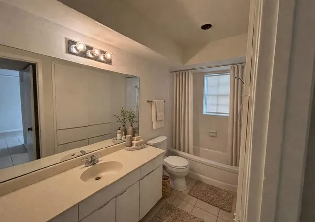 Photo 2 of Condo for sale at 2605 Marilee Ln #2, Houston, TX 77057 | MLS# 75132496 | Listing updated on 2026-08-17