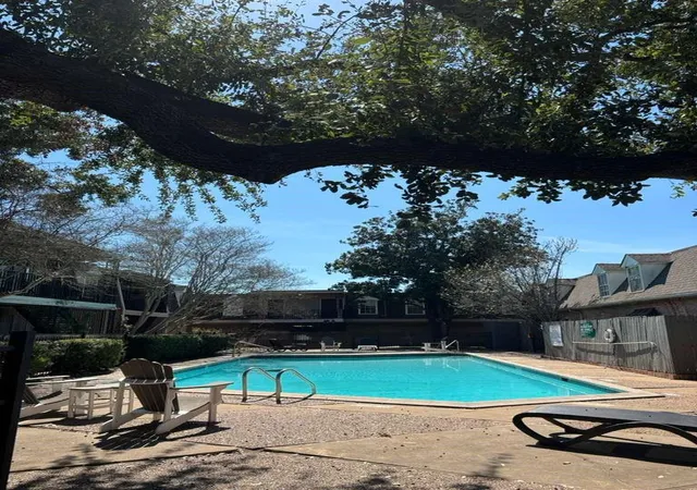 Photo 4 of Condo for sale at 2605 Marilee Ln #2, Houston, TX 77057 | MLS# 75132496 | Listing updated on 2026-08-17