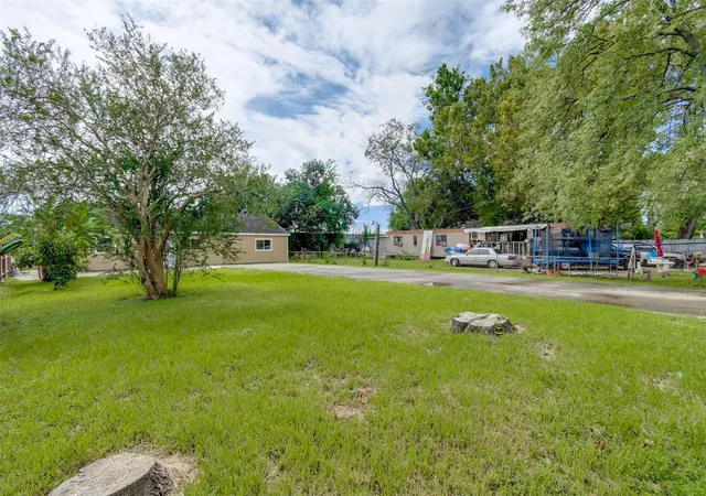 Photo 3 of Single family home for sale at 3918 Cedar Hill Ln, Houston, TX 77093 | MLS# 75414611 | Listing updated on 2026-09-11