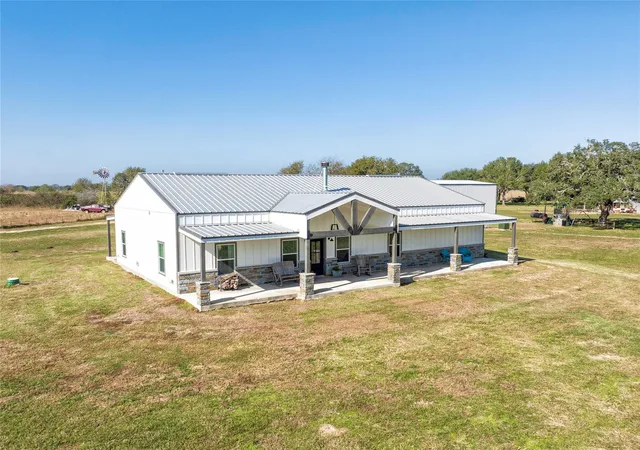 Homes for sale in Eagle Lake, TX | 1100 Calhoun Rd, Eagle Lake, TX 77434 | MLS# 66747777