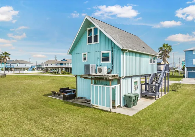 Photo 4 of Single family home for sale at 22818 Buena St, Galveston, TX 77554 | MLS# 2783082 | Listing updated on 2026-09-14