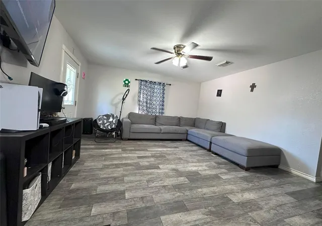 3rd image of 1313 Muncy St, El Campo, TX 77437 | MLS# 81543332
