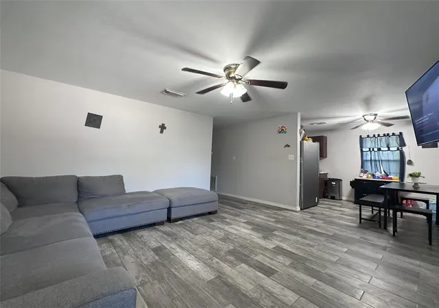5th image of 1313 Muncy St, El Campo, TX 77437 | MLS# 81543332