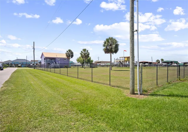 Photo 3 of Single family home for sale at 927 W Verdie Dr, Port Bolivar, TX 77650 | MLS# 57579381 | Listing updated on 2026-05-26