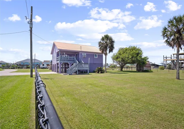 Photo 3 of Single family home for sale at 927 W Verdie Dr, Port Bolivar, TX 77650 | MLS# 57579381 | Listing updated on 2026-05-26