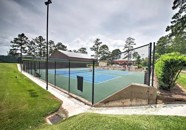 2nd image of 12600 Melville Dr, Montgomery, TX 77356