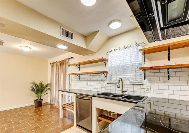 3rd image of 1509 Bonanza Rd, Houston, TX 77062 | MLS# 7021095