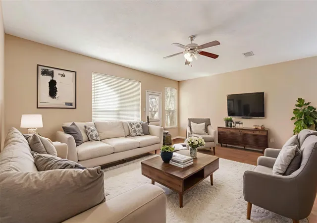 Photo 3 of Sale Pending at 914 Chapwood Ct, Spring, TX 77373 | MLS# 10624117 | Listing updated on 2026-09-09