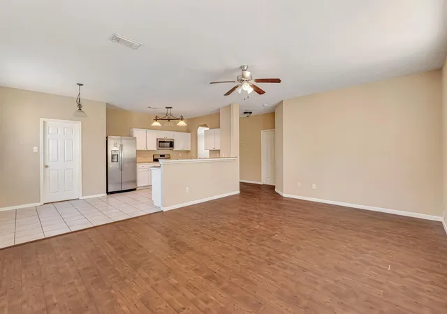 Photo 4 of Sale Pending at 914 Chapwood Ct, Spring, TX 77373 | MLS# 10624117 | Listing updated on 2026-09-09