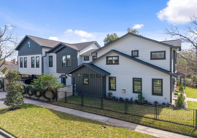 2nd image of 2626 Reagan St, Houston, TX 77009 | MLS# 84015730