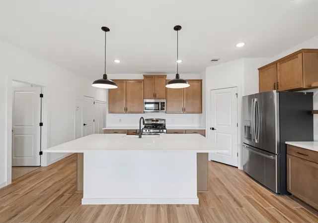 Photo 4 of Single family home for sale at 7926 Jade Crst Dr, Angleton, TX 77515 | MLS# 98961694 | Listing updated on 2026-09-21
