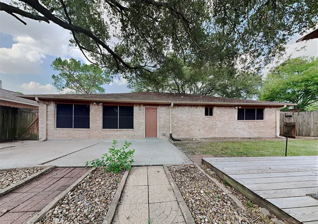 Homes for sale in Friendswood, TX | 16418 Forest Bend Ave, Friendswood, TX 77546 | MLS# 98507815