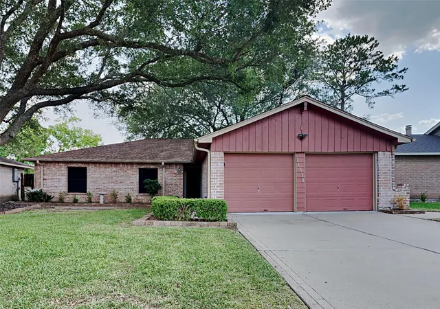 Homes for sale in Friendswood, TX | 16418 Forest Bend Ave, Friendswood, TX 77546 | MLS# 98507815