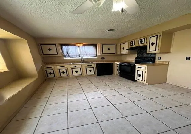 Homes for sale in Webster, TX | 2902 Plymouth Colony Dr, Webster, TX 77598 | MLS# 30683219