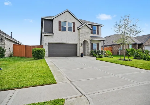 Homes for sale in La Marque, TX | 13716 Windward Mist Dr, La Marque, TX 77568 | MLS# 84887333