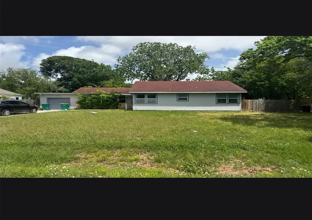 Photo 1 of Single family home for sale at 1633 Hawthorne St, La Marque, TX 77568 | MLS# 35665113 | Listing updated on 2026-08-30