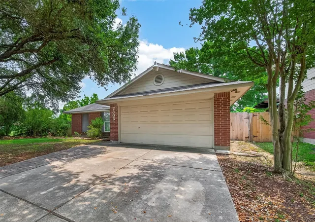 Photo 3 of Single family home for sale at 7803 Yellow Pine Dr, Houston, TX 77040 | MLS# 46307381 | Listing updated on 2026-09-11