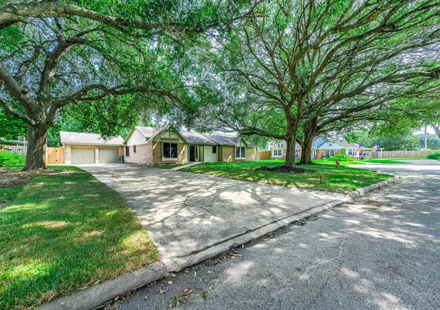 Photo 2 of Sale Pending at 1908 Maxwell Cir, Alvin, TX 77511 | MLS# 15014618 | Listing updated on 2026-10-10