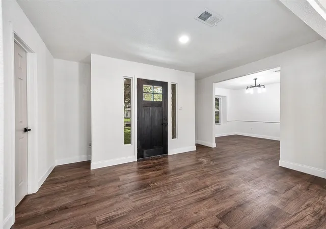 Photo 4 of Sale Pending at 1908 Maxwell Cir, Alvin, TX 77511 | MLS# 15014618 | Listing updated on 2026-10-10