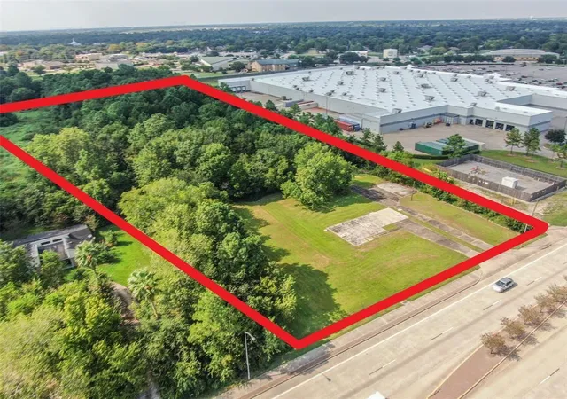 2nd image of 3302 Dixie Farm Rd, Pearland, TX 77581 | MLS# 32255035