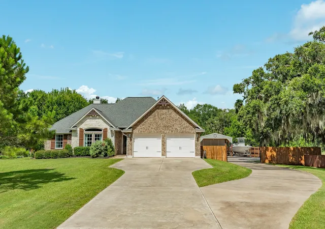 Homes for sale in Angleton, TX | 1208 Bronco Trl, Angleton, TX 77515 | MLS# 91902200