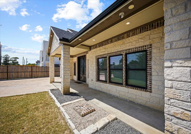 Photo 3 of Single family home for sale at 7105 Weyburn St, Houston, TX 77028 | MLS# 93535248 | Listing updated on 2026-08-27
