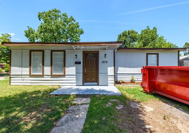 2nd image of 1012 W Hart Ave, Pasadena, TX 77506 | MLS# 63093743