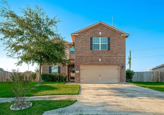 Photo 3 of Single family home for sale at 346 Apache Fld Ln, La Marque, TX 77568 | MLS# 5832285 | Listing updated on 2026-08-24