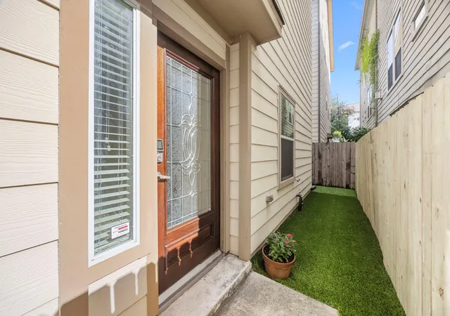 3rd image of 932 W 26Th St #B, Houston, TX 77008 | MLS# 16664505