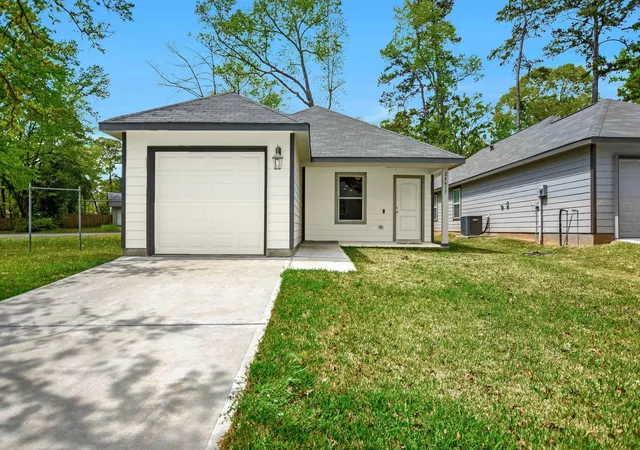 Photo 1 of Single family home for sale at 24617 Pools Crk Way, Huntsville, TX 77320 | MLS# 21568919 | Listing updated on 2026-08-06