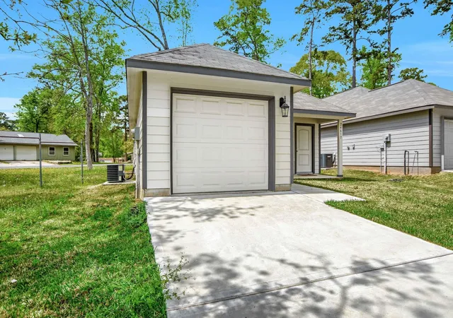 Photo 3 of Single family home for sale at 24617 Pools Crk Way, Huntsville, TX 77320 | MLS# 21568919 | Listing updated on 2026-08-06
