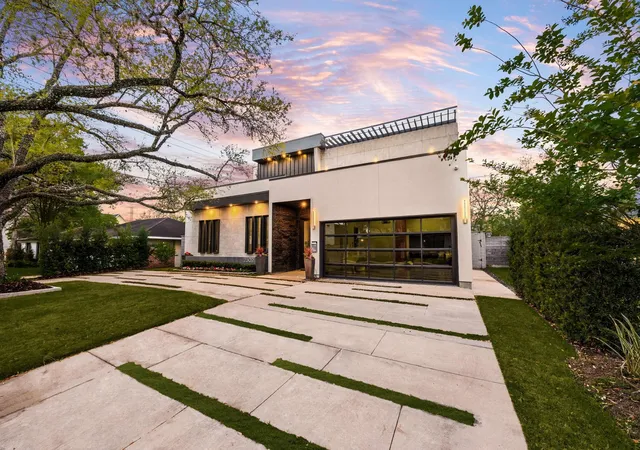 Photo 3 of Single family home for sale at 2302 Suffolk Dr, Houston, TX 77027 | MLS# 44025600 | Listing updated on 2026-09-15