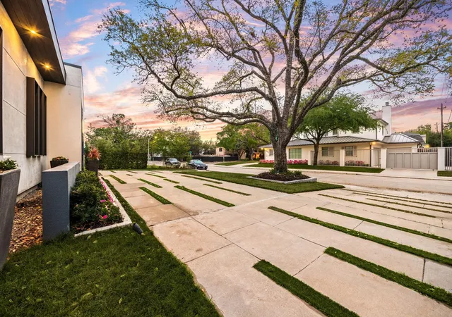 Photo 4 of Single family home for sale at 2302 Suffolk Dr, Houston, TX 77027 | MLS# 44025600 | Listing updated on 2026-09-15