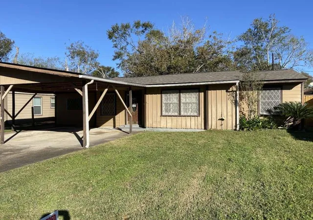 Homes for sale in Houston, TX | 5939 Belarbor St, Houston, TX 77033 | MLS# 35931632