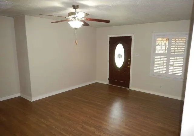 Homes for sale in Houston, TX | 5939 Belarbor St, Houston, TX 77033 | MLS# 35931632
