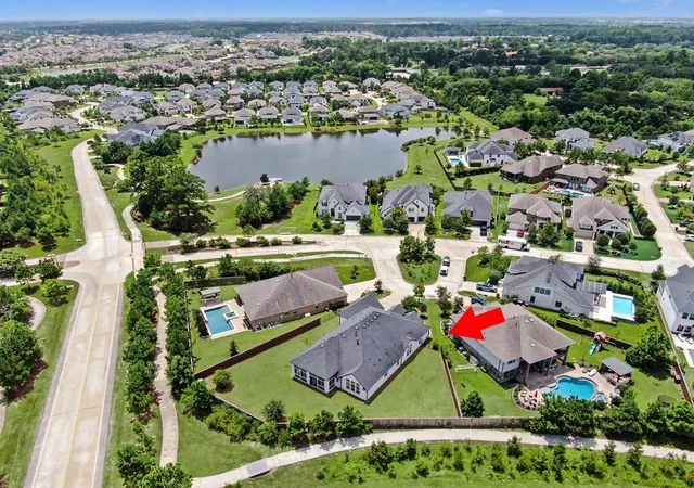 2nd image of 10 Venetia Grove Dr, Tomball, TX 77375 | MLS# 64656763