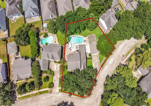 Photo 2 of Sale Pending at 9002 Havencrest Dr, Houston, TX 77083 | MLS# 32460165 | Listing updated on 2026-09-15