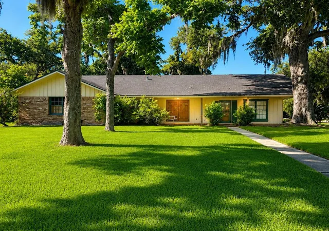 1st image of 131 Daisy St, Lake Jackson, TX 77566 | MLS# 39963384