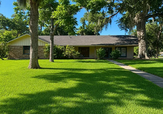 21st image of 131 Daisy St, Lake Jackson, TX 77566 | MLS# 39963384