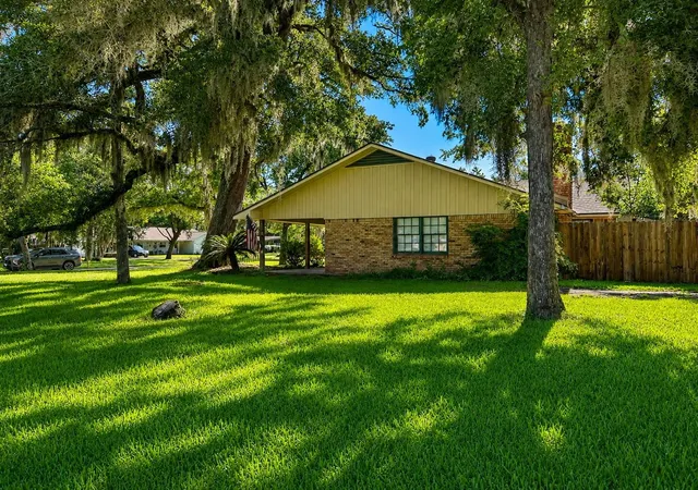 4th image of 131 Daisy St, Lake Jackson, TX 77566 | MLS# 39963384